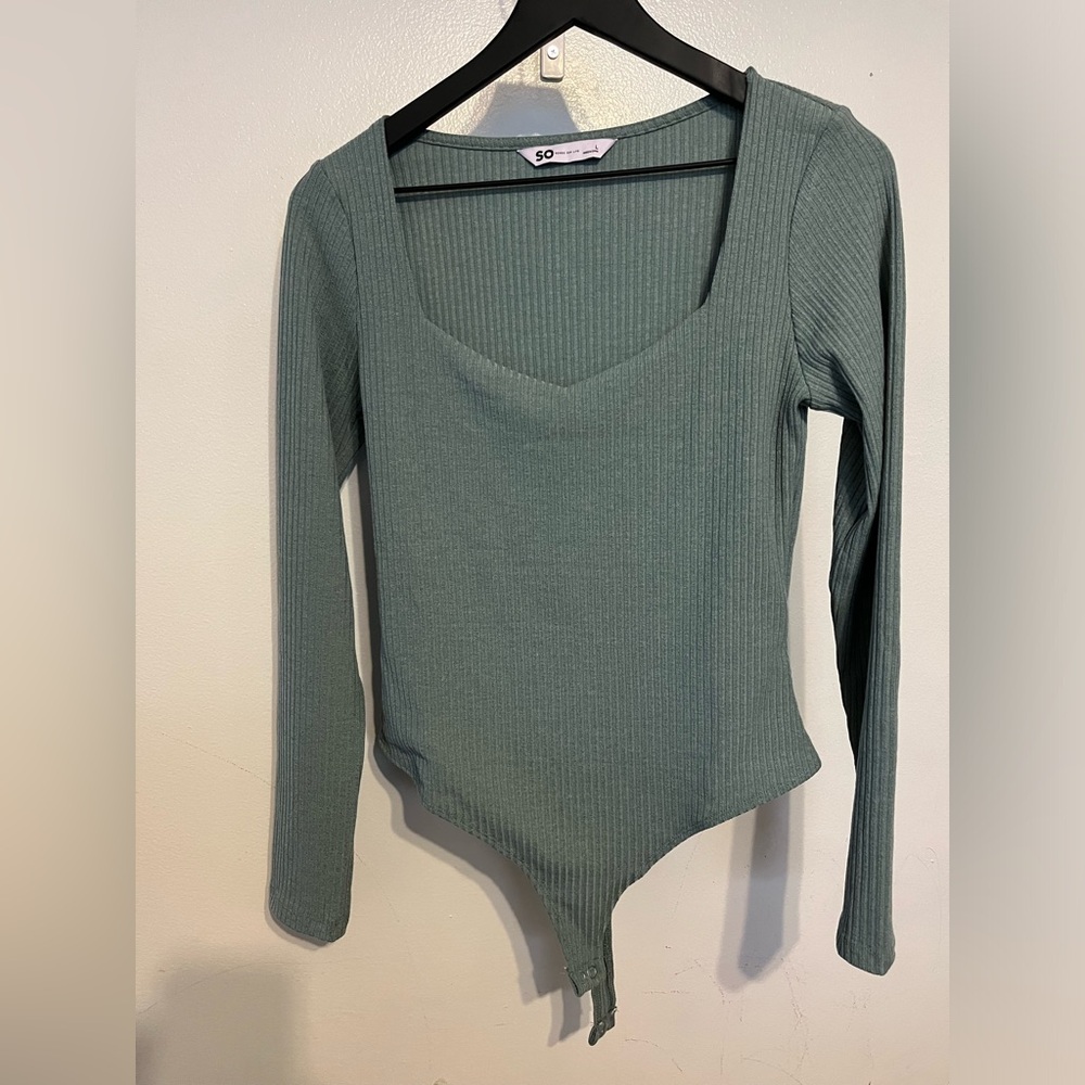 SO Women’s Large bodysuit green suit preowned new without tags